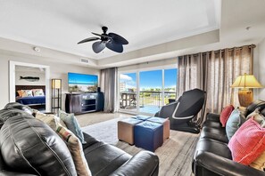 Smart TV, DVD player - Spacious Condo with views of the Harbor and Gulf (Destin)