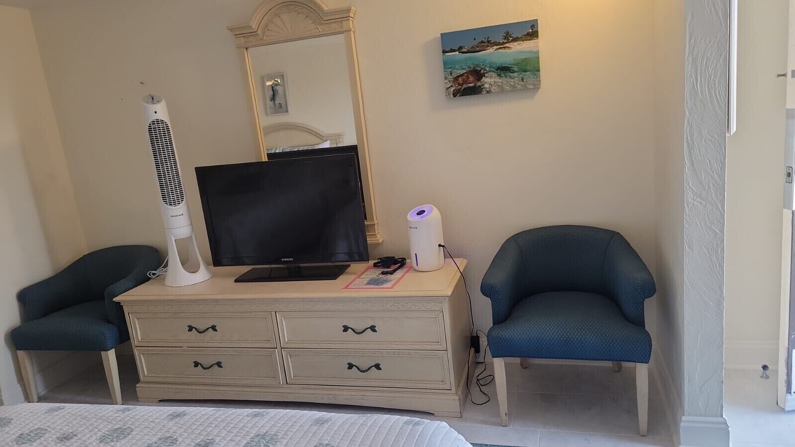 Oceanfront 1 Bedroom Balcony Condo with Gorgeous View 700 sqft