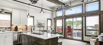 LUX Loft in DT + Walk to everything + Carport + EV charger