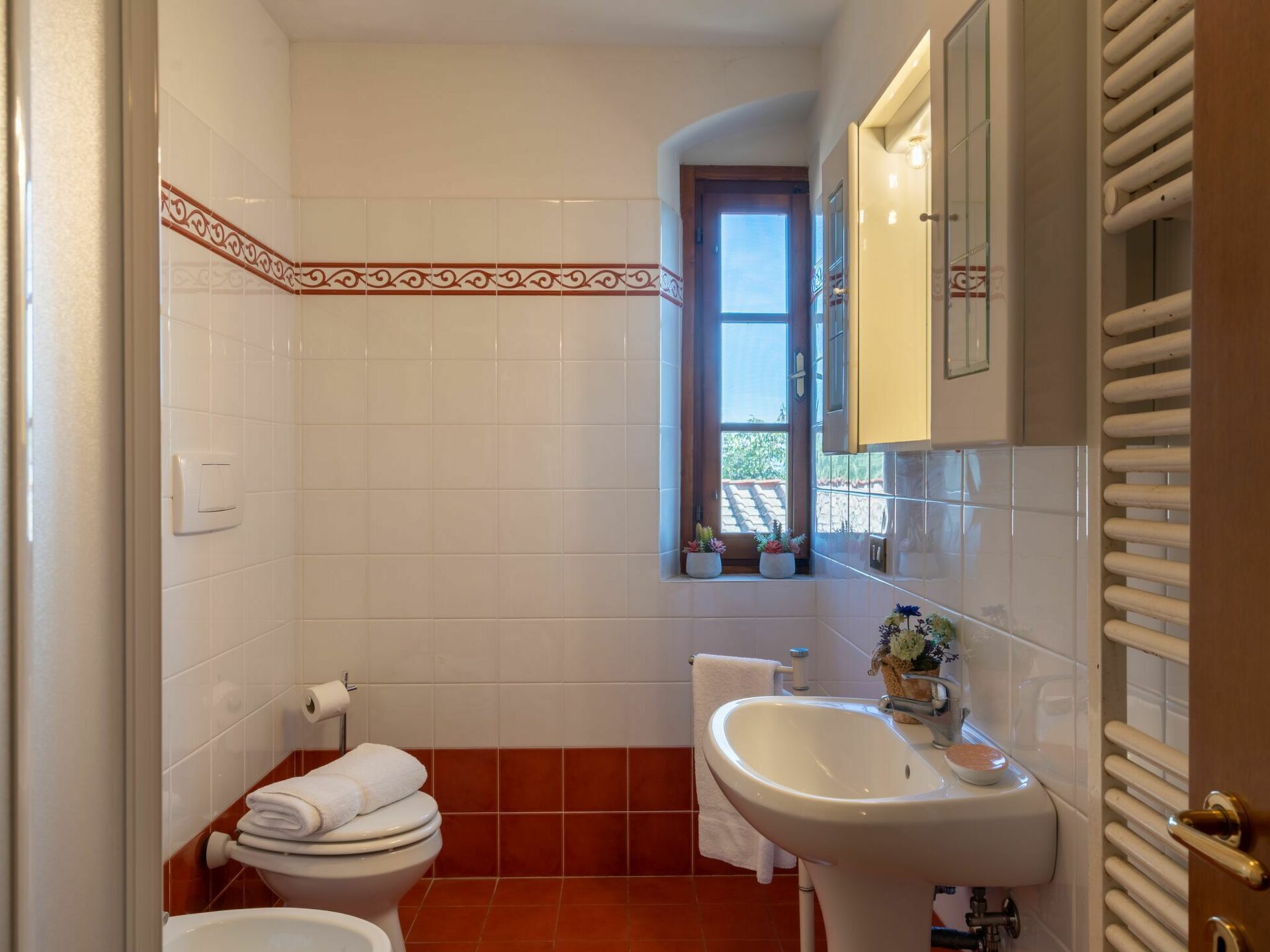 Beautiful private villa with private pool, WIFI, TV, balcony, pets allowed, panoramic view, parking