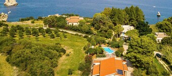 Beautiful private villa for 10 people with private pool, A/C, WIFI, TV and terrace