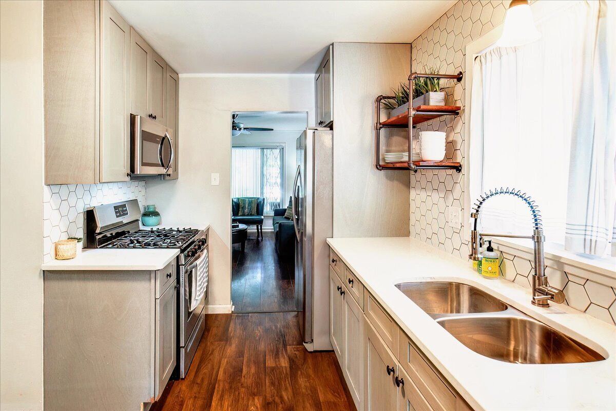 This cozy East Ferndale Retreat is close to everything!