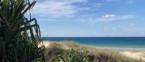En la playa y toallas de playa
