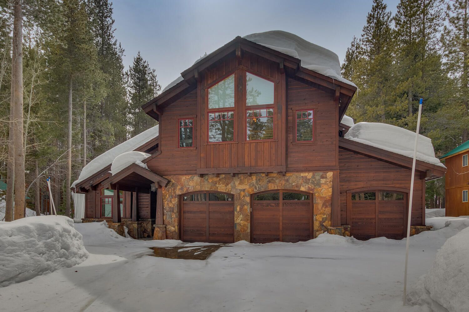 Majestic Woods at Tahoe Donner - High End Craftsman w/ Game Room, Hot Tub, Amenity Access