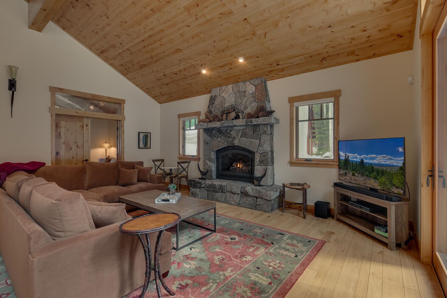 Majestic Woods at Tahoe Donner - High End Craftsman w/ Game Room, Hot Tub, Amenity Access
