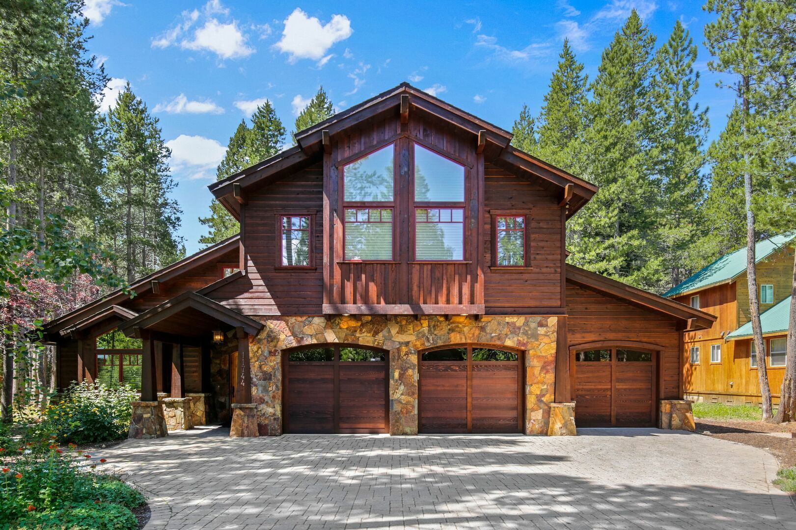 Majestic Woods at Tahoe Donner By Tahoe Getaways w/ Private Hot Tub and HOA Beach, Pool, Tennis