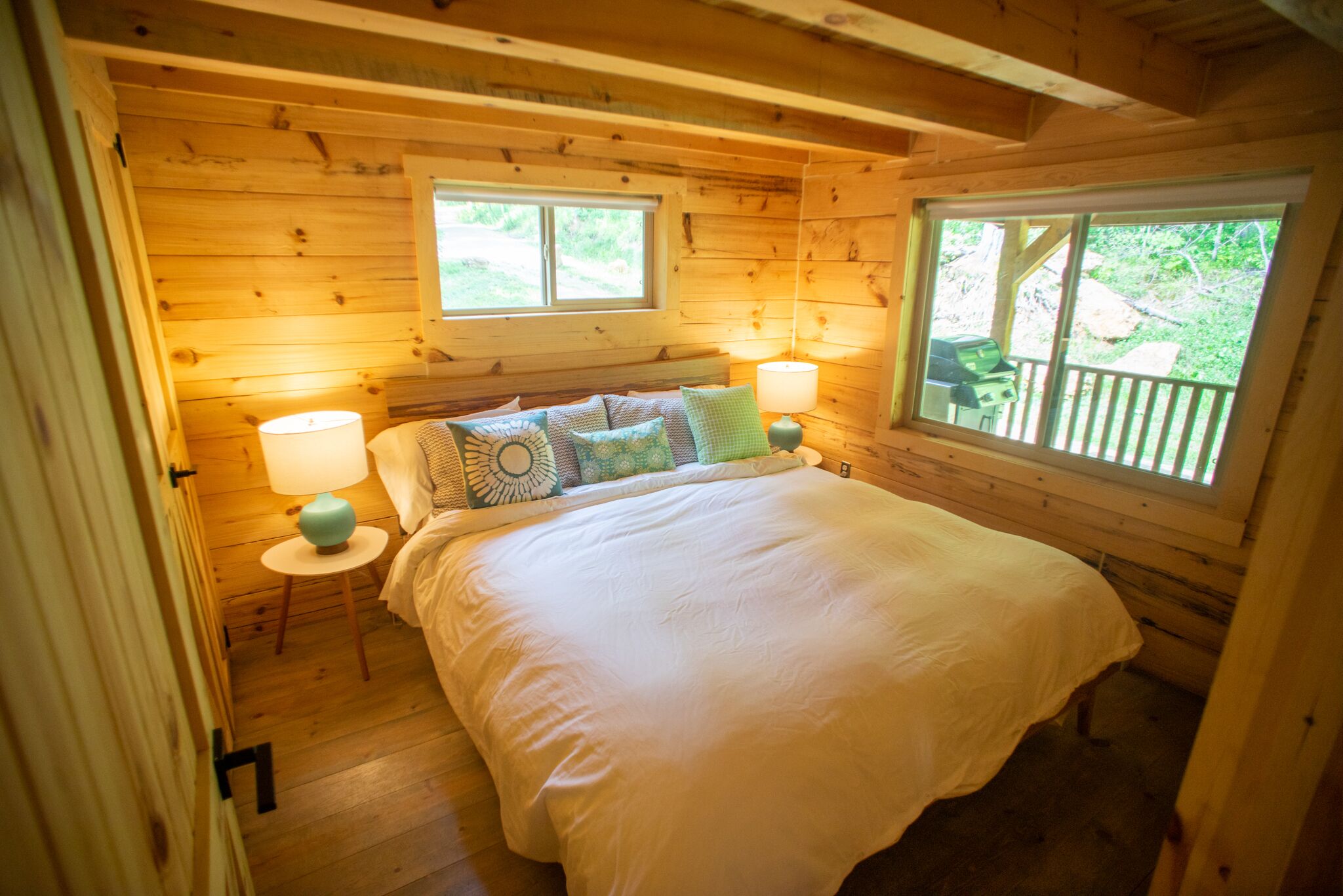 2 多间卧室、WiFi、床单