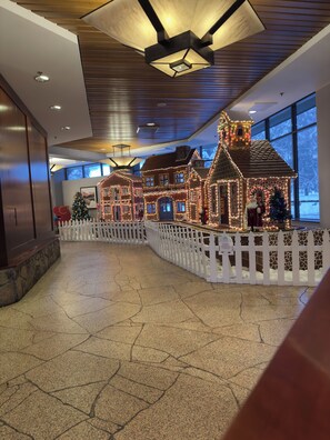 Children’s area - Palisades Tahoe- Everline Resort Slopeside with valley views! 1 Bd/1 bth/kitchen (Olympic Valley)