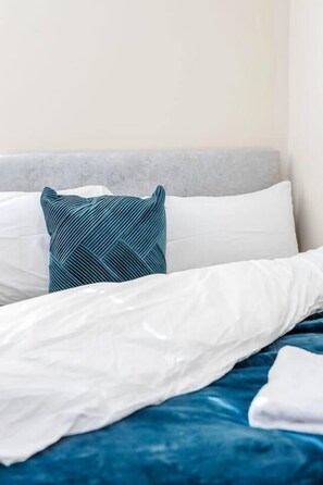 2 室のベッドルーム、アイロン / アイロン台、WiFi、ベッドシーツ