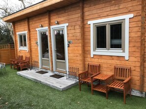 Terrace/patio - Immaculate cabin 5 mins to Inverness dogs welcome (Inverness)