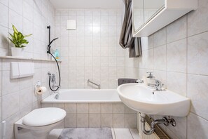 أحواض استحمام، مجففات شعر، مناشف