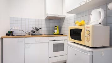 Frigorífic, microones, forn i placa de cuina