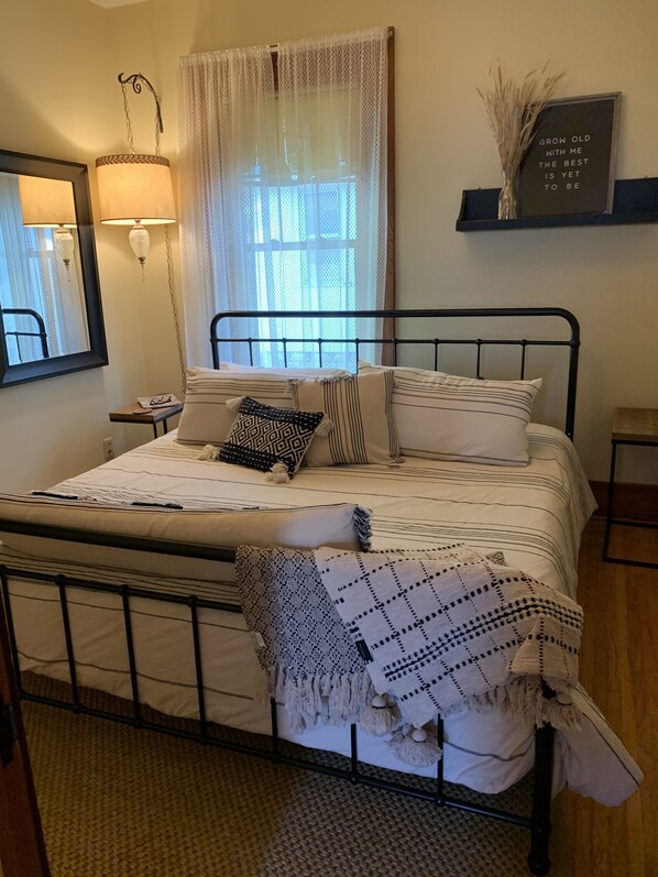 2 bedrooms, iron/ironing board, WiFi, bed sheets