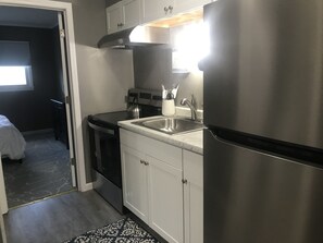 Fridge, microwave, oven, stovetop - Cozy Court Street #1 (Fayetteville)