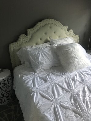 1 quarto, Wi-Fi de cortesia, roupa de cama