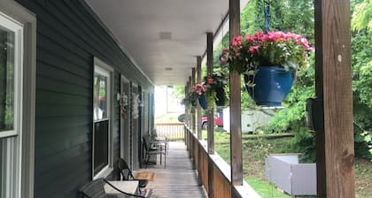 Cozy Court Street #1