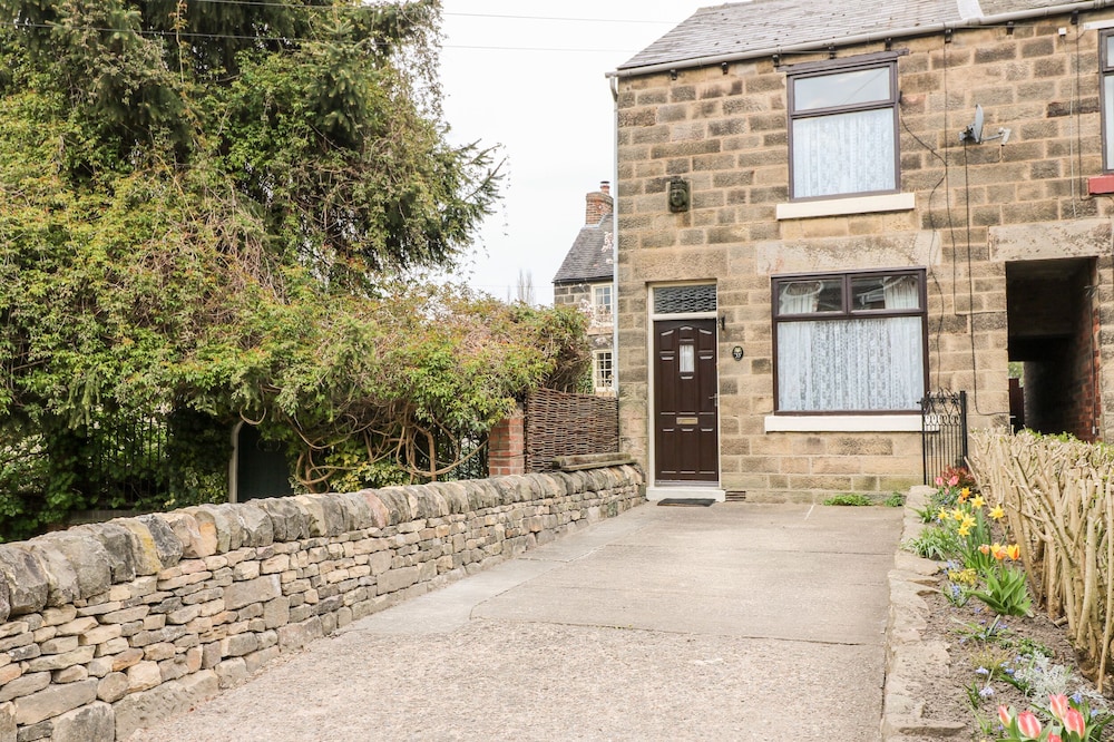 HALFWAYS, pet friendly, with a garden in Belper