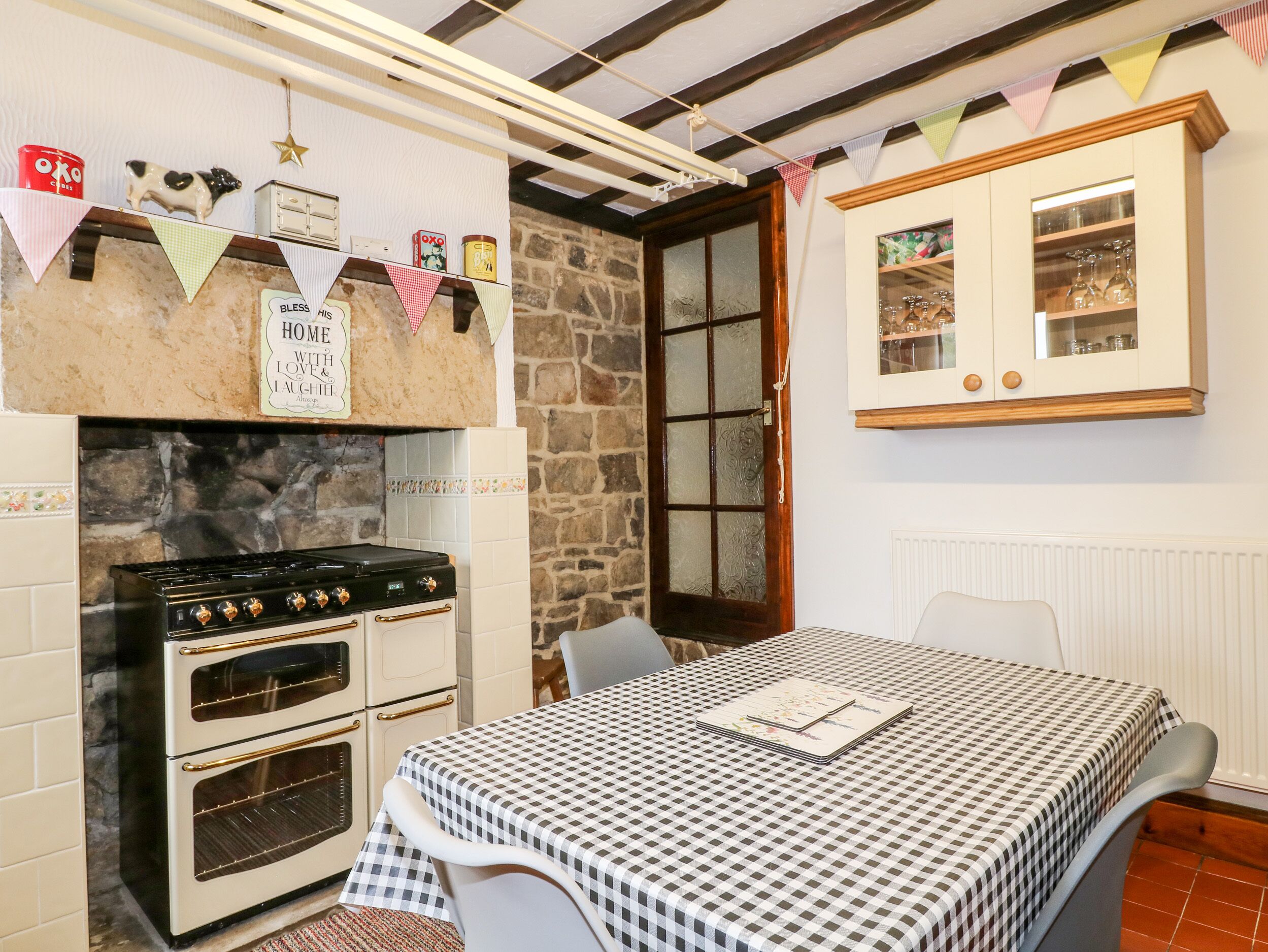 HALFWAYS, pet friendly, with a garden in Belper