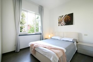 2 bedrooms, iron/ironing board, travel cot, free WiFi