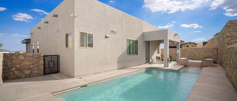 Piscine extérieure, piscine chauffée