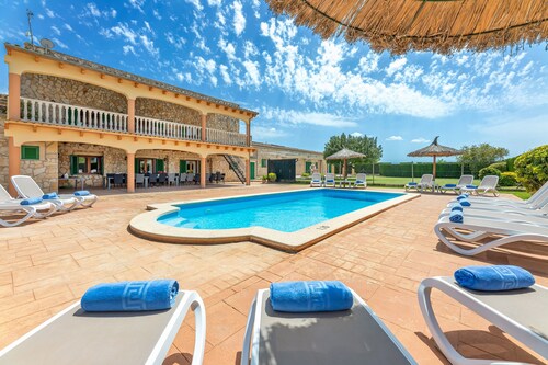 Vacation Home Can Grau with Pool & Wi-Fi