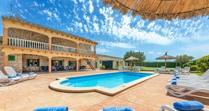 Vacation Home Can Grau with Pool & Wi-Fi