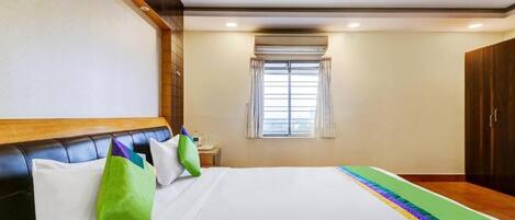 Premium Room | Iron/ironing board, free WiFi, bed sheets