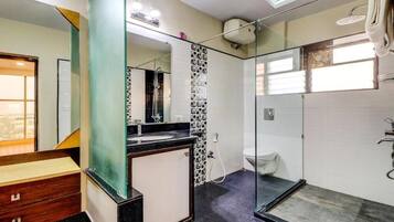 Standard Room | Bathroom | Shower, free toiletries, towels, soap