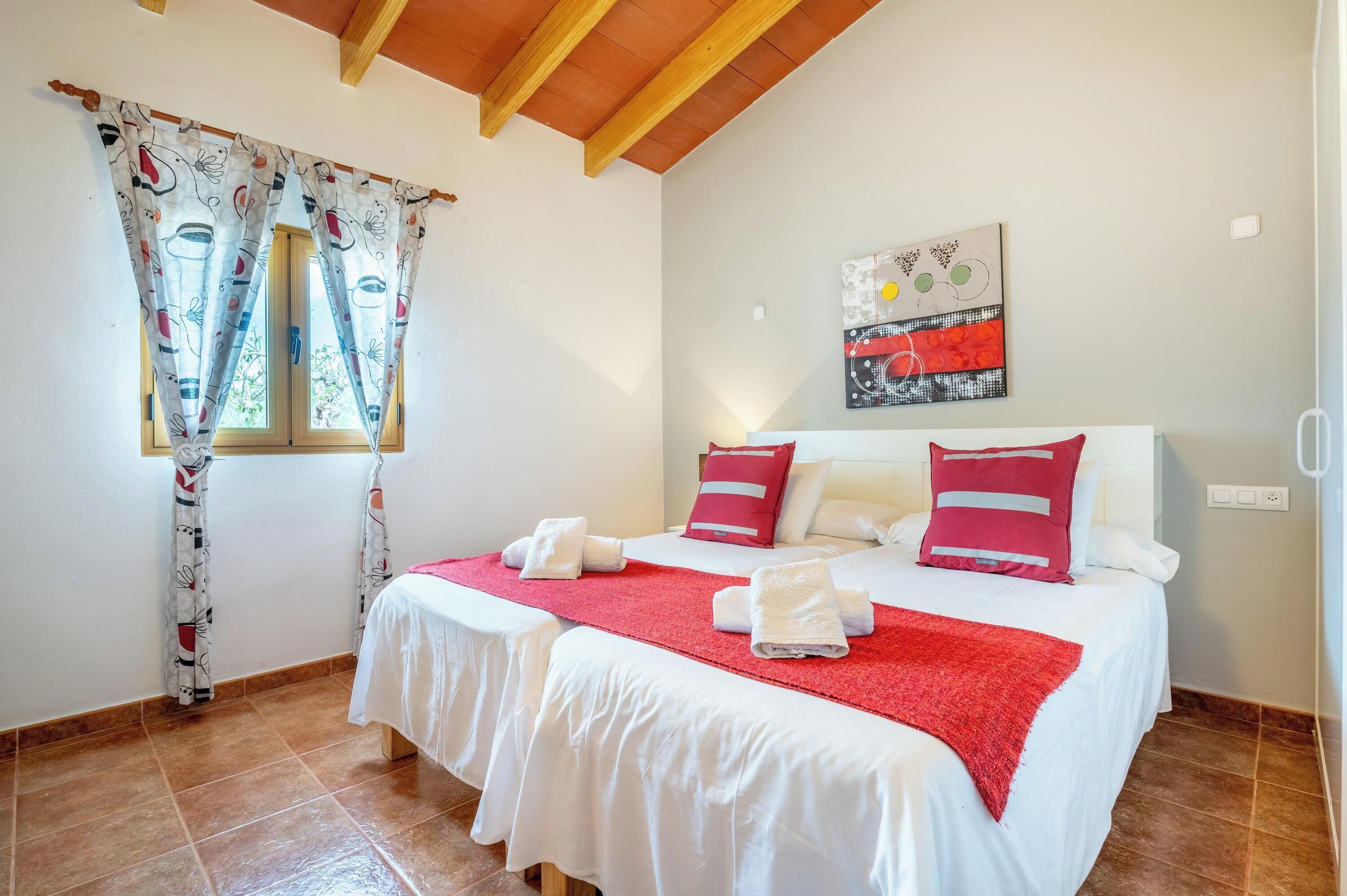 2 slaapkamers, een strijkplank/strijkijzer, gratis wifi, beddengoed