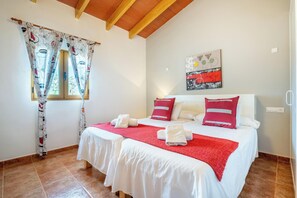 2 chambres, fer et planche à repasser, Wi-Fi gratuit, draps fournis