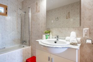 Vasca, asciugacapelli, asciugamani