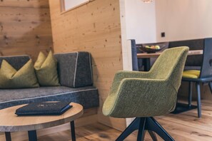 Interior - Apartment "Lichtung Woldererhof Auszeit" with Mountain View, Sauna & Balcony (Racines)