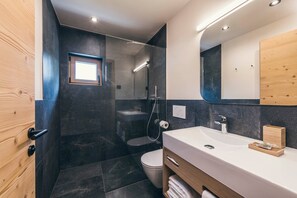 Doccia, asciugacapelli, asciugamani