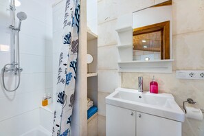 Shower, hair dryer, towels - Vacation Home "Biniaco" with Private Pool, 2 Private Terraces & Wi-Fi (Muro)