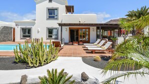 A modern two-story house with a swimming pool, outdoor seating, and cacti. - Villa "Marta" with Pool, Garden, and Terrace (Playa Blanca)