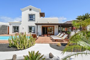 Pool - Villa "Marta" with Pool, Garden, and Terrace (Playa Blanca)
