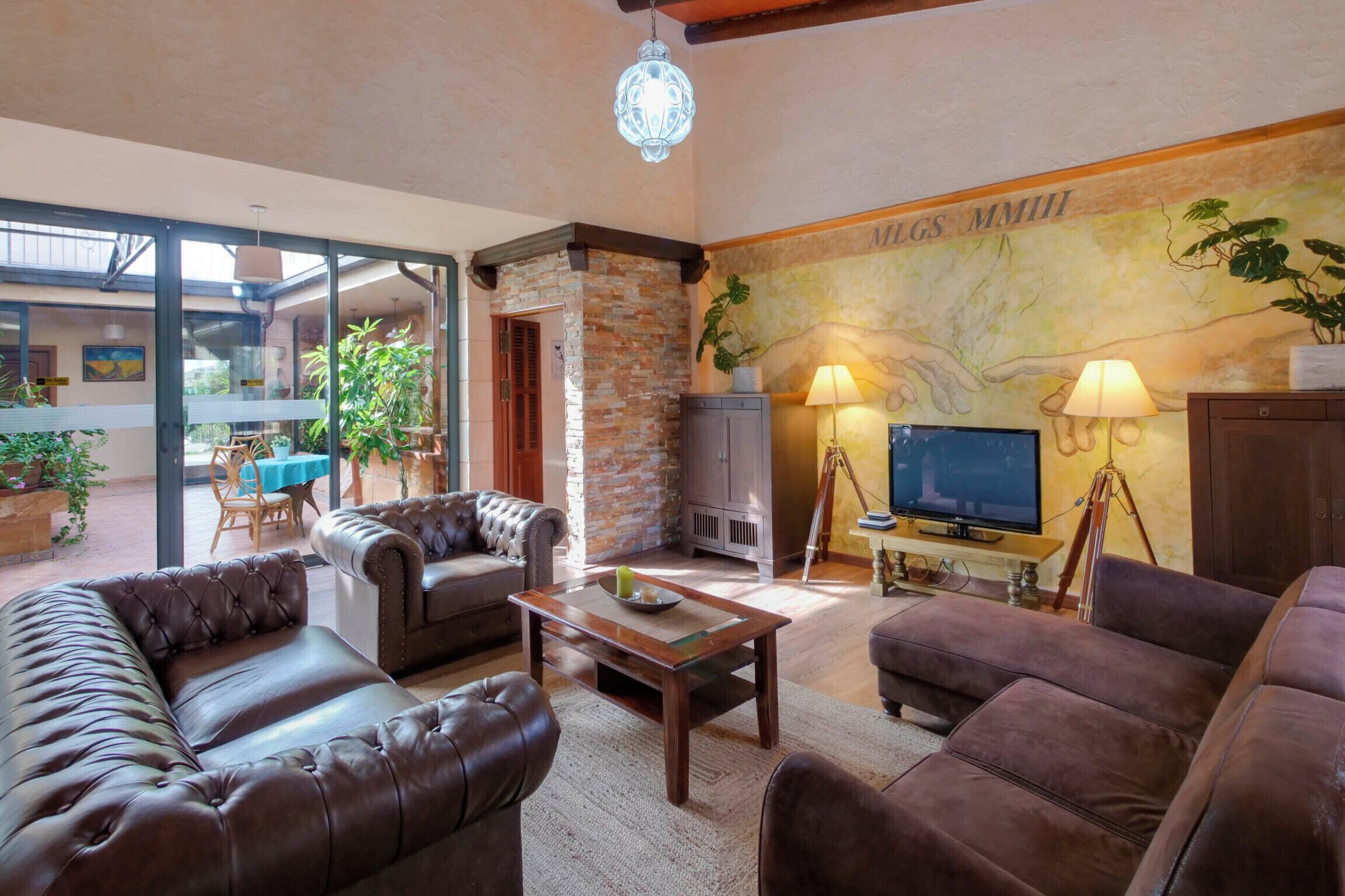 TV, DVD player, table tennis, stereo