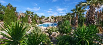 Finca "Melongos" with Mountain Views, Pool, Wi-Fi, Terraces and Garden