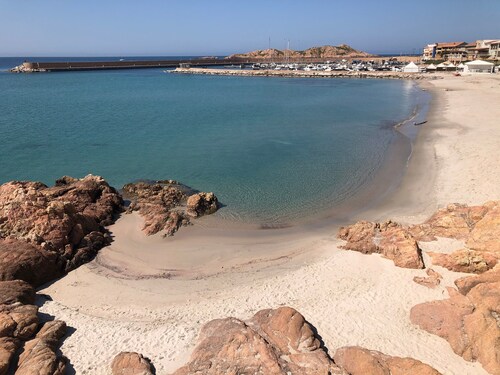 Appartement "Veranda borgo Isola Rossa" avec vue sur la mer, climatisation, Wi-Fi et terrasse