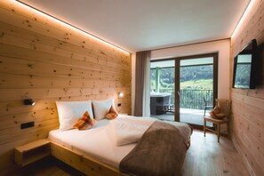 2 bedrooms, iron/ironing board, free WiFi, bed sheets - Apartment "Archehof Hochzirm - Greti" with Mountain View, Sauna & Terrace (Campo Tures)