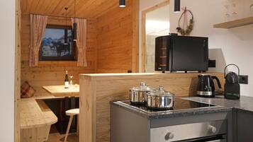 Frigorifero, forno, piano cottura, lavastoviglie