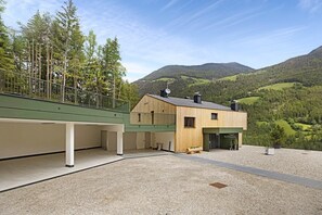 Exterior - Holiday Apartment "Archehof Hochzirm Lodge Anna" with Mountain View & Sauna (Campo Tures)
