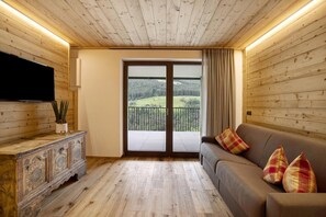 TV, fireplace - Holiday Apartment "Archehof Hochzirm Lodge Anna" with Mountain View & Sauna (Campo Tures)