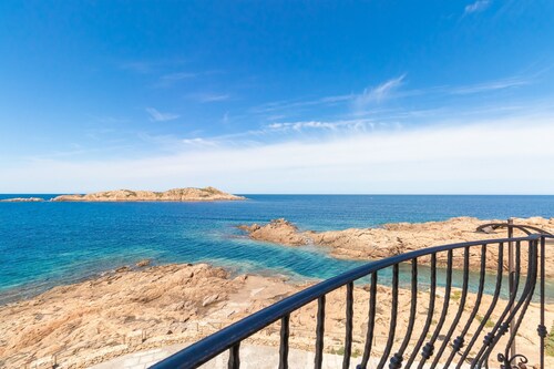 Apartment "Casa sulla Scogliera Isola Rossa" on Isola Rossa