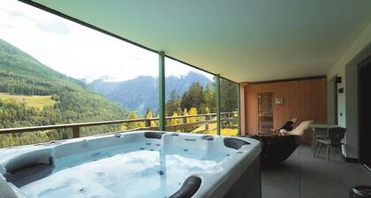 Apartment "Archehof Hochzirm - Anton" with Mountain View, Sauna & Terrace