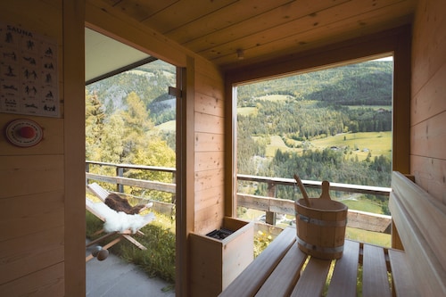 Apartment "Archehof Hochzirm Lodge Franz" with Mountain View, Sauna & Terrace