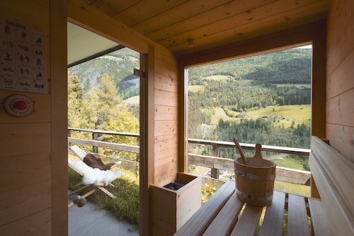 Apartment "Archehof Hochzirm Lodge Franz" with Mountain View, Sauna & Terrace