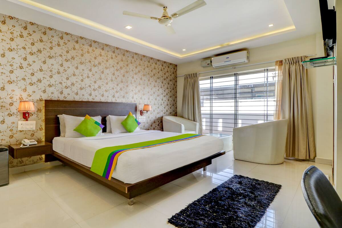 Standard Double Room | Desk, iron/ironing board (on request), WiFi (free), bed sheets