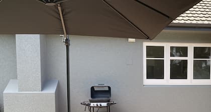 Twin Cedars Cottage, Havelock North