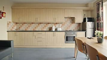 Basic Single Room | Shared kitchen facilities